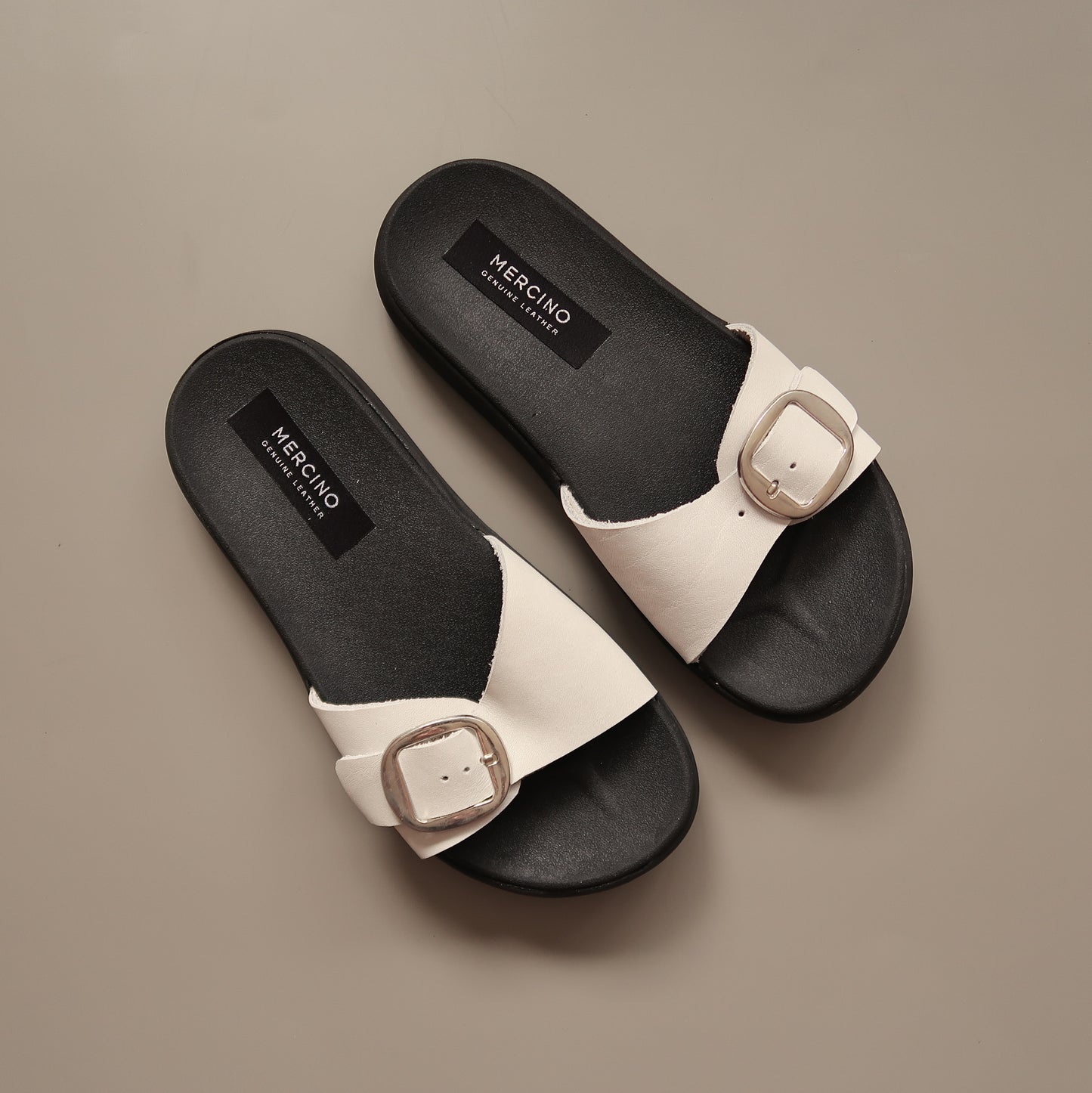 Bonnie in Ivory (on black sole)